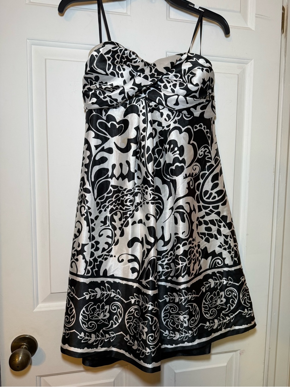 Xscape Strapless Black & White Satin Floral Mini Dress Sz 10 Sweetheart Flowy